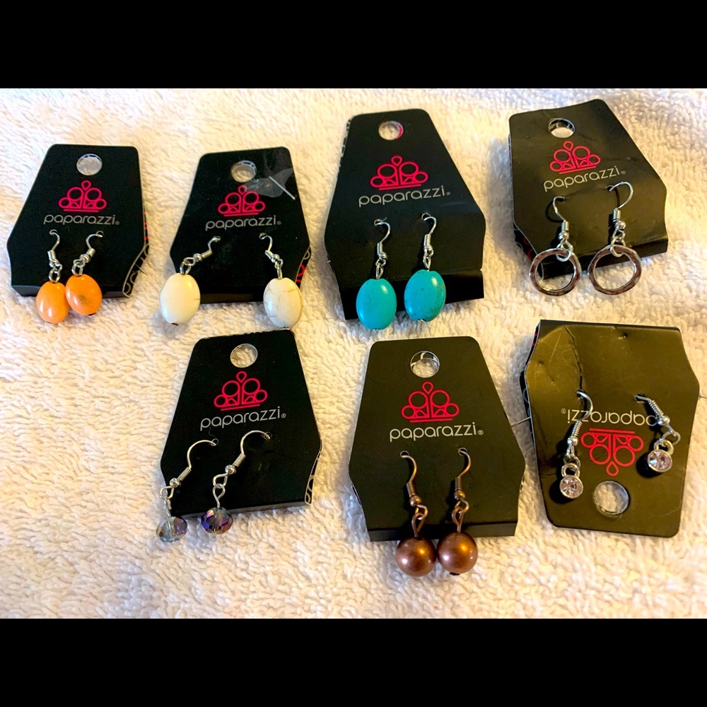 Brand new Paparazzi earrings.